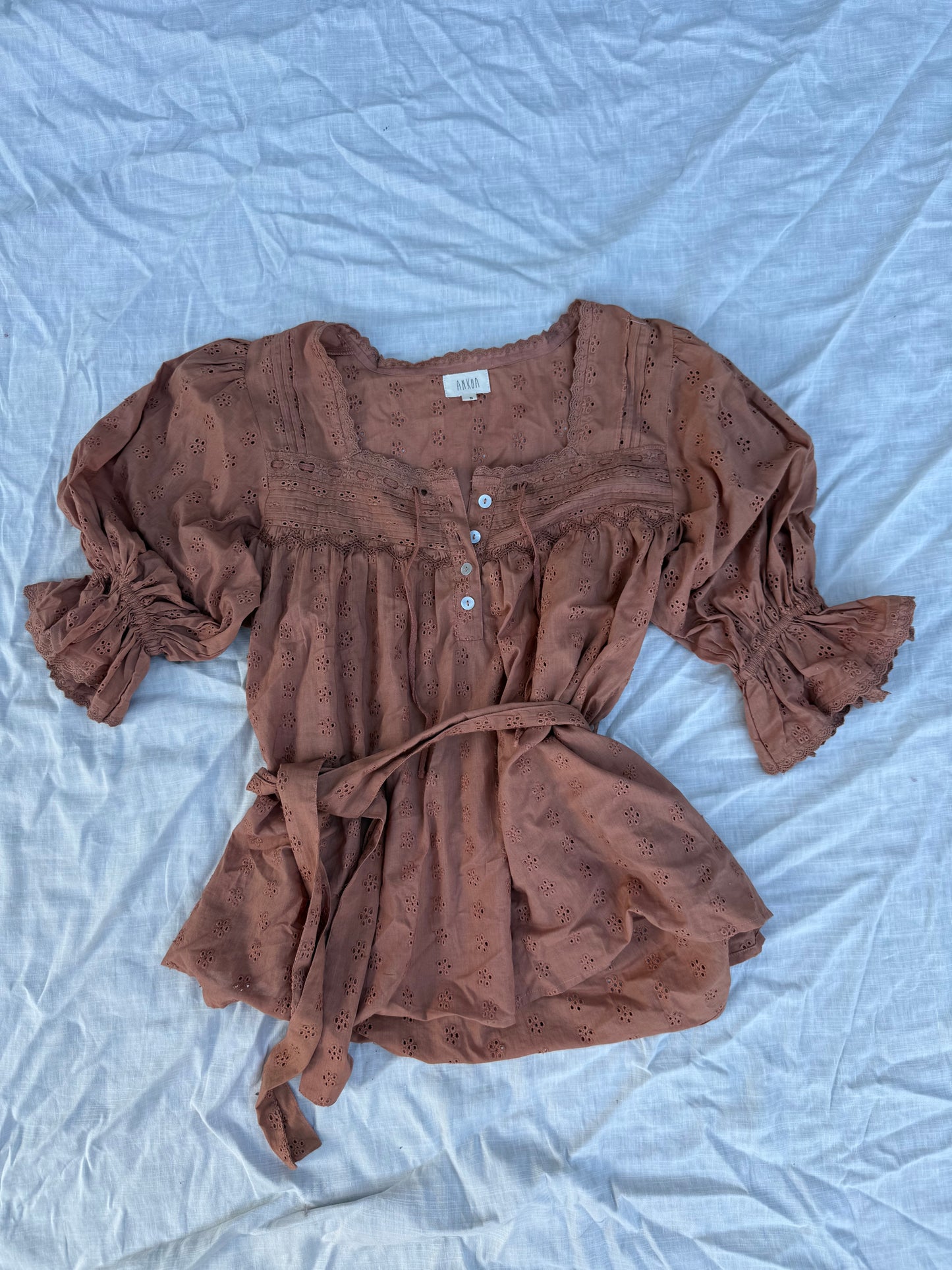PRELOVED - 100% RECYCLED COTTON - MORNING SONG HAND SMOCKED BLOUSE ANTIQUE BROWN
