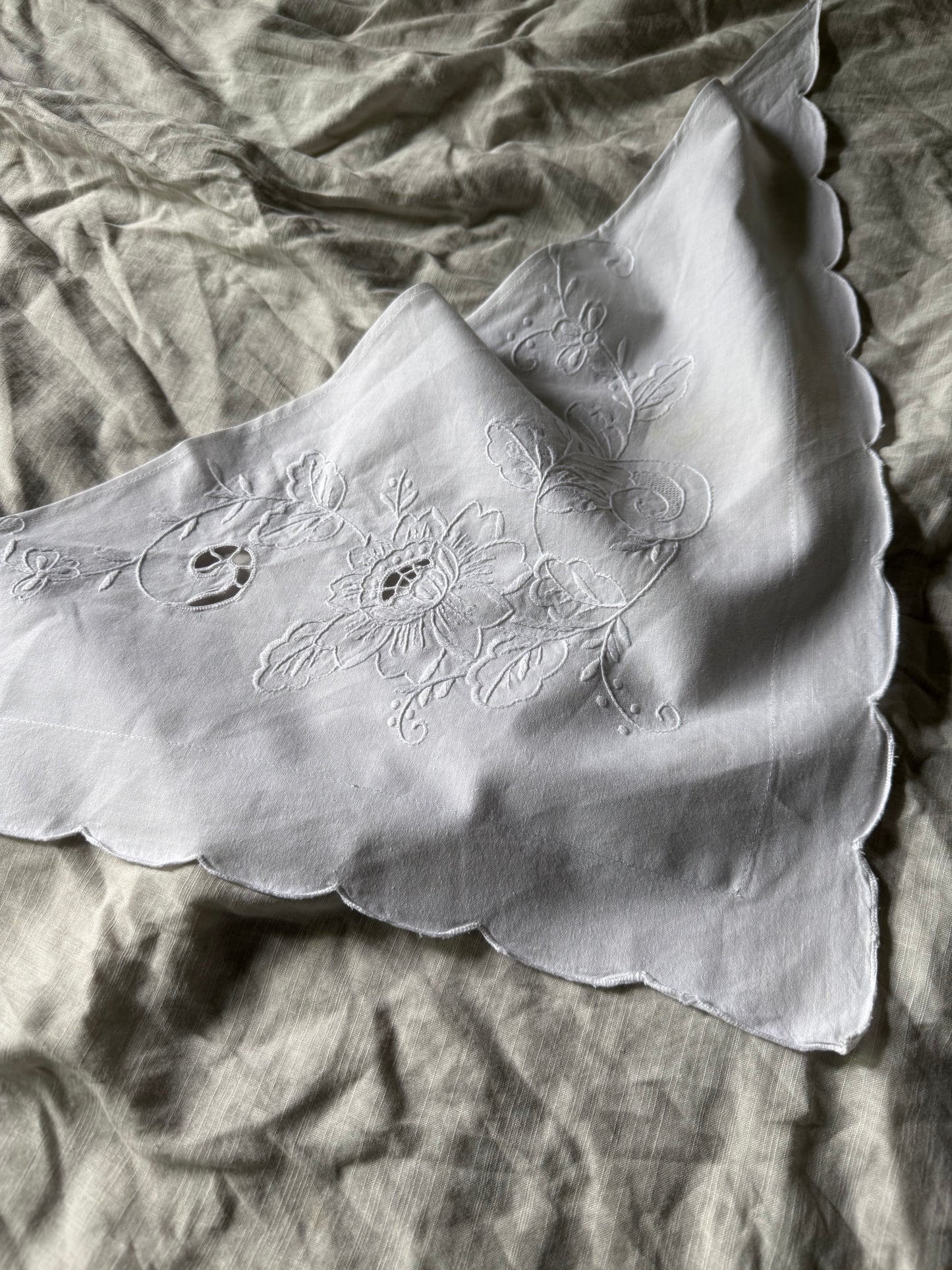 REWORKED - EMBROIDERED FLORAL COTTON HEAD SCARF WHITE