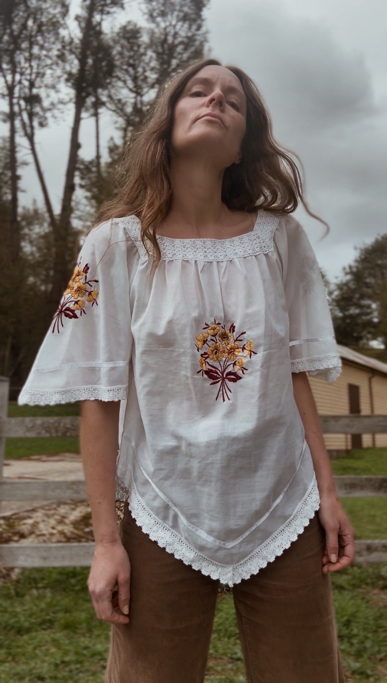 VINTAGE CROCHET TRIM EMBROIDERED BLOUSE XS- S