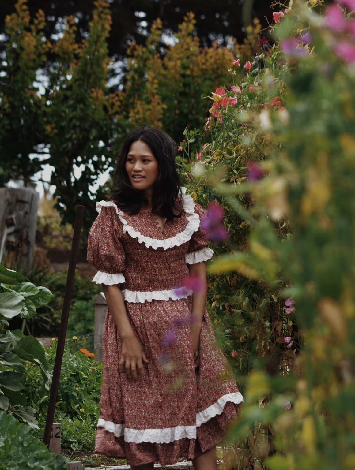 ESLEY DRESS DITSY FLORAL IN POPPY