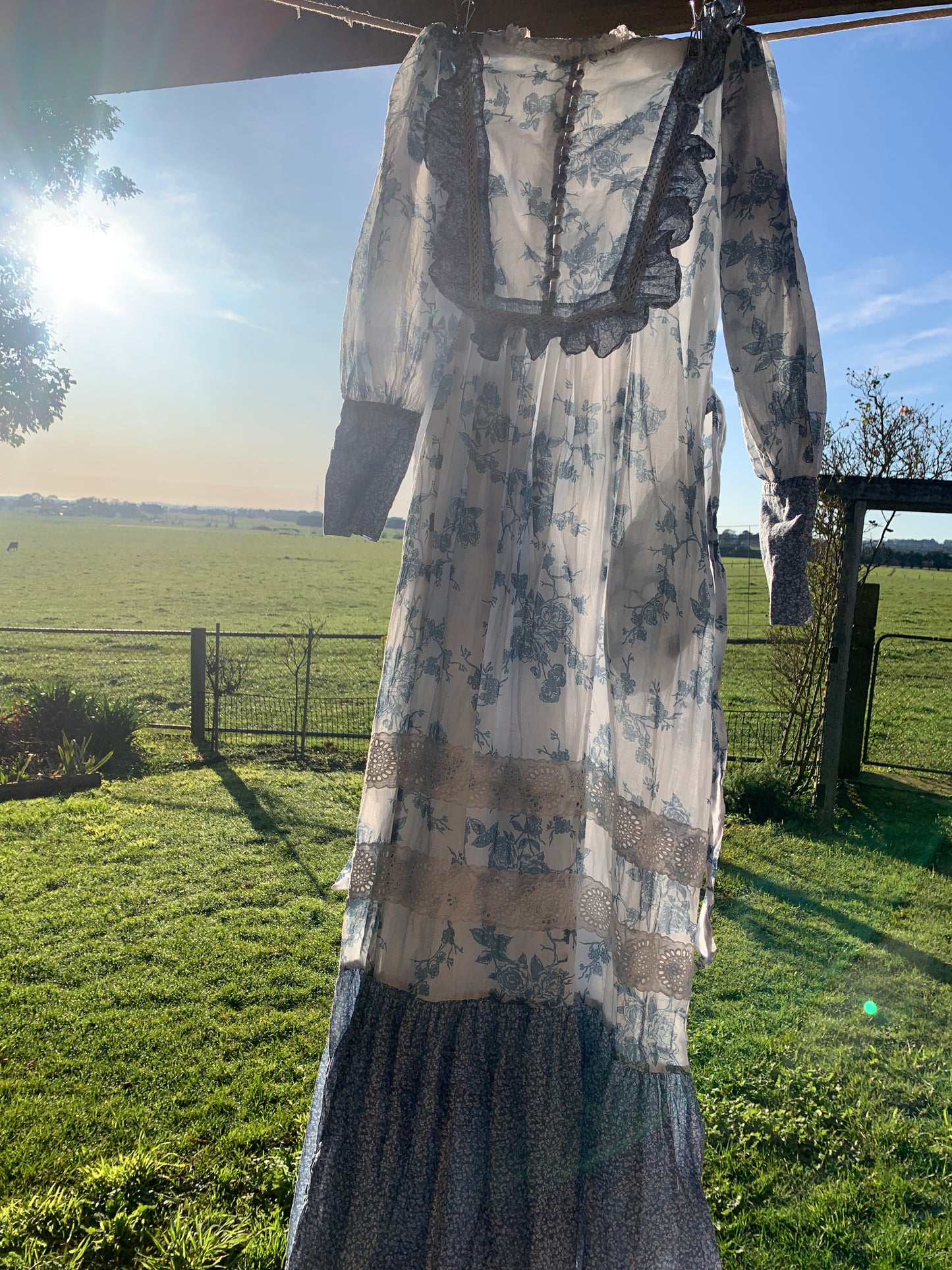 PRELOVED - 100% RECYCLED COTTON - CLARA DRESS TOILE BLUE ROSE