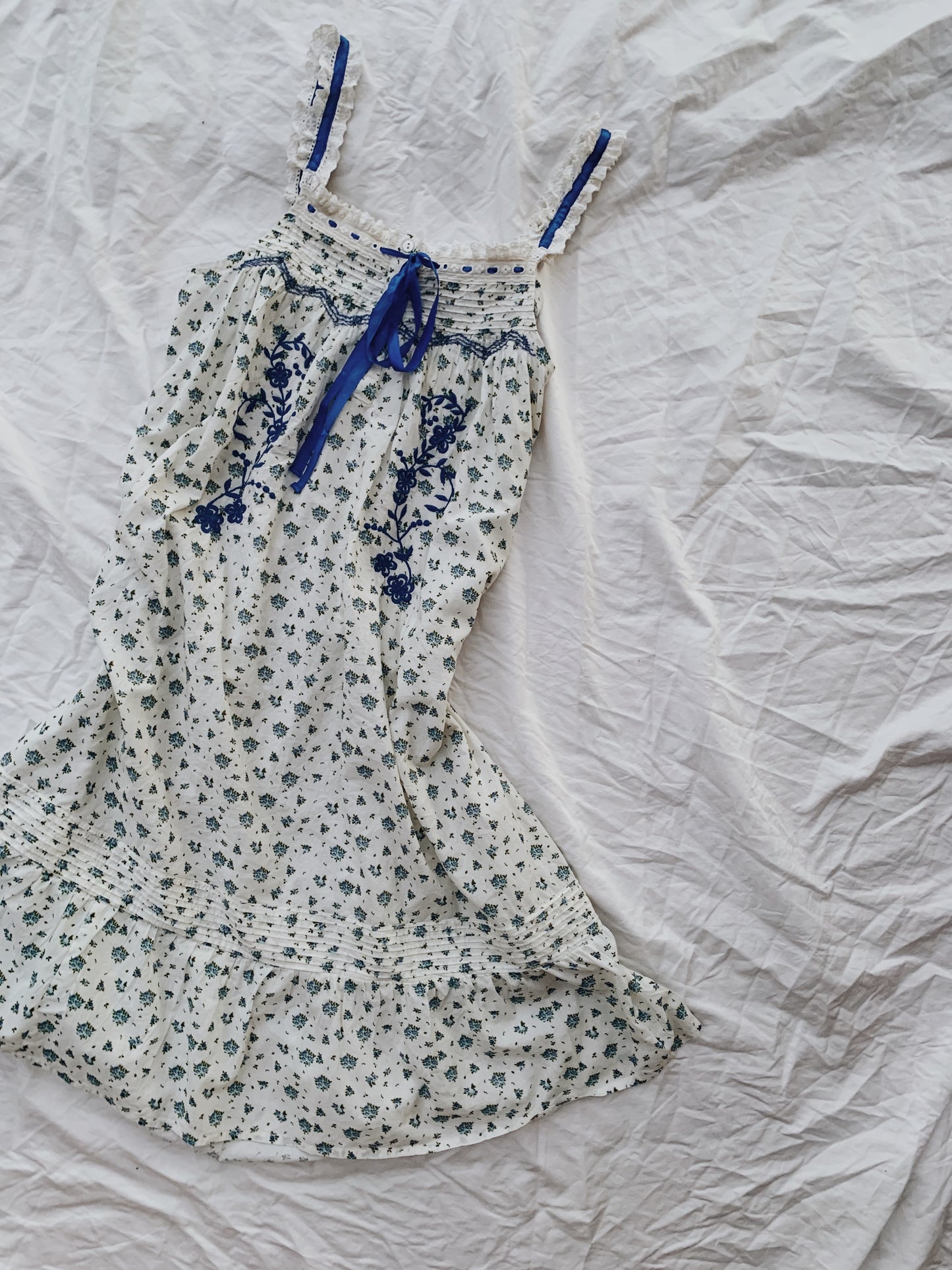 100% RECYCLED COTTON - NIGHTINGALE HAND SMOCKED MIDI DRESS BLUE ROSE FLORAL