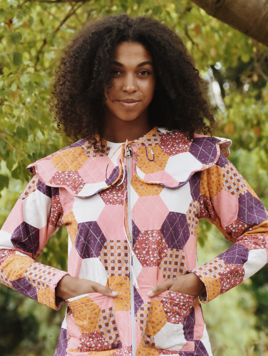 100% RECYCLED COTTON - PEMBROKE REVERSIBLE QUILTED JACKET IN HEXIE PATCHWORK PRINT