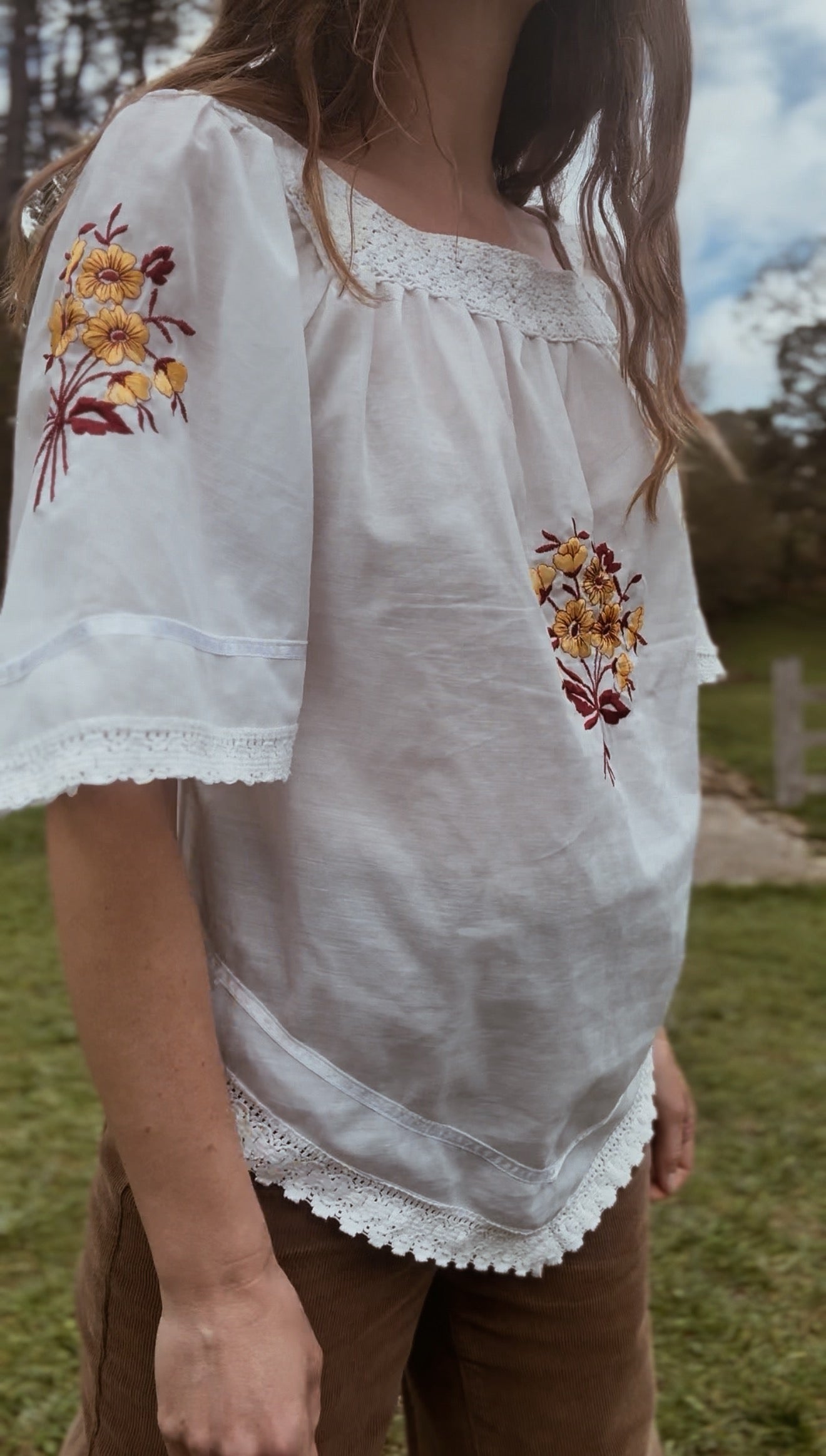 VINTAGE CROCHET TRIM EMBROIDERED BLOUSE XS- S