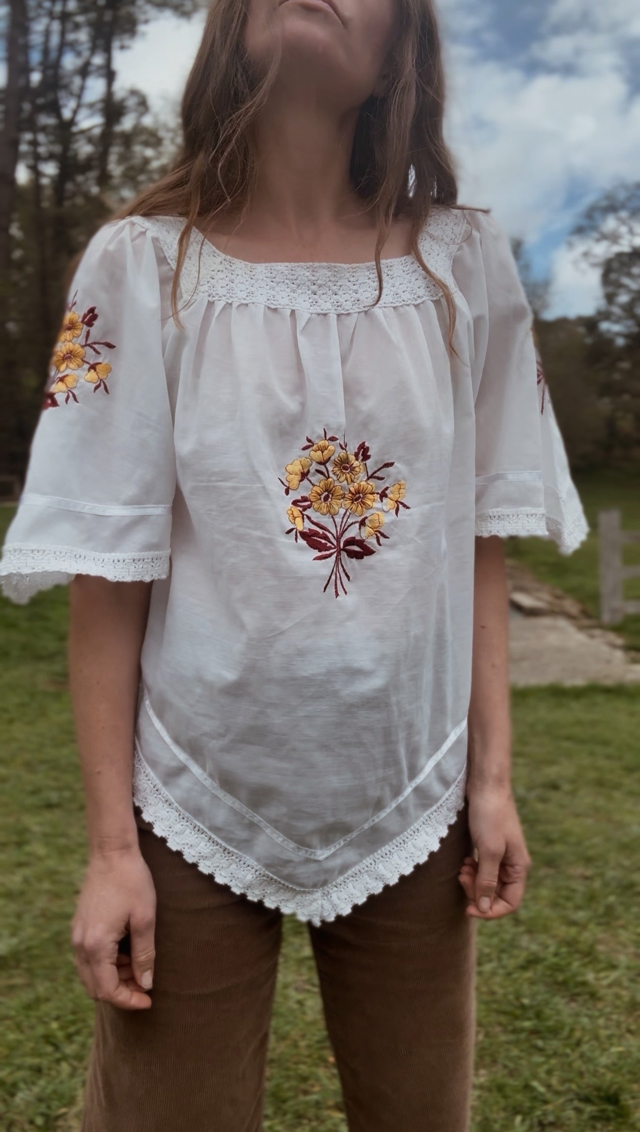 VINTAGE CROCHET TRIM EMBROIDERED BLOUSE XS- S