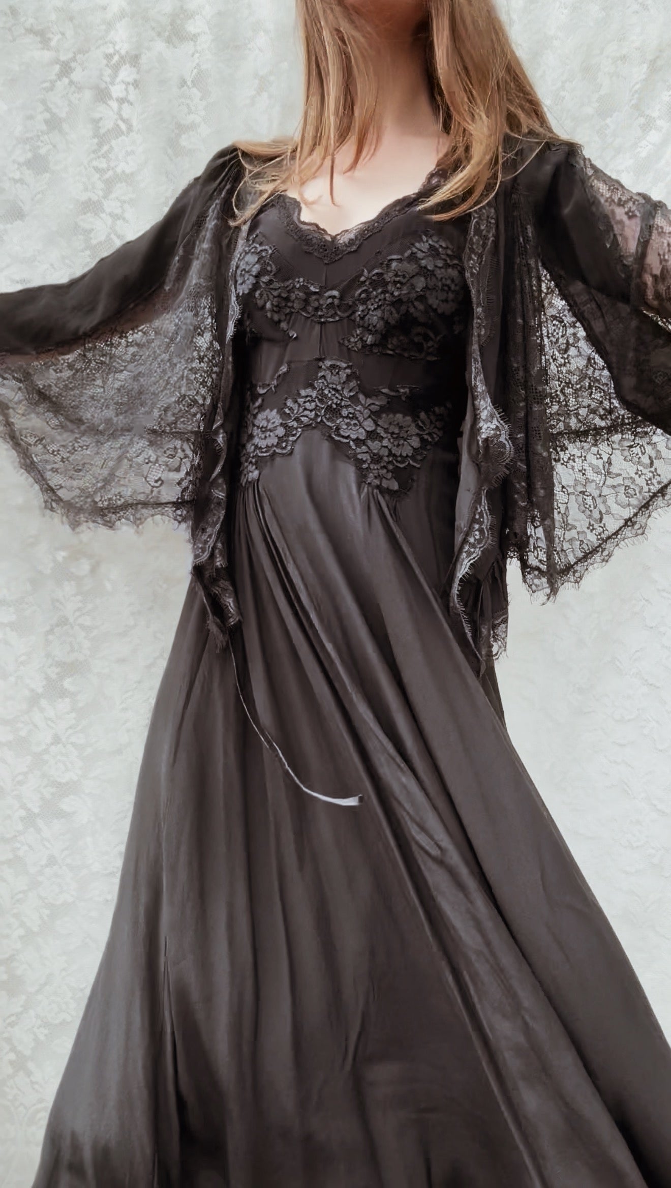 AMORET SILK CAPELET BLOUSE - BLACK