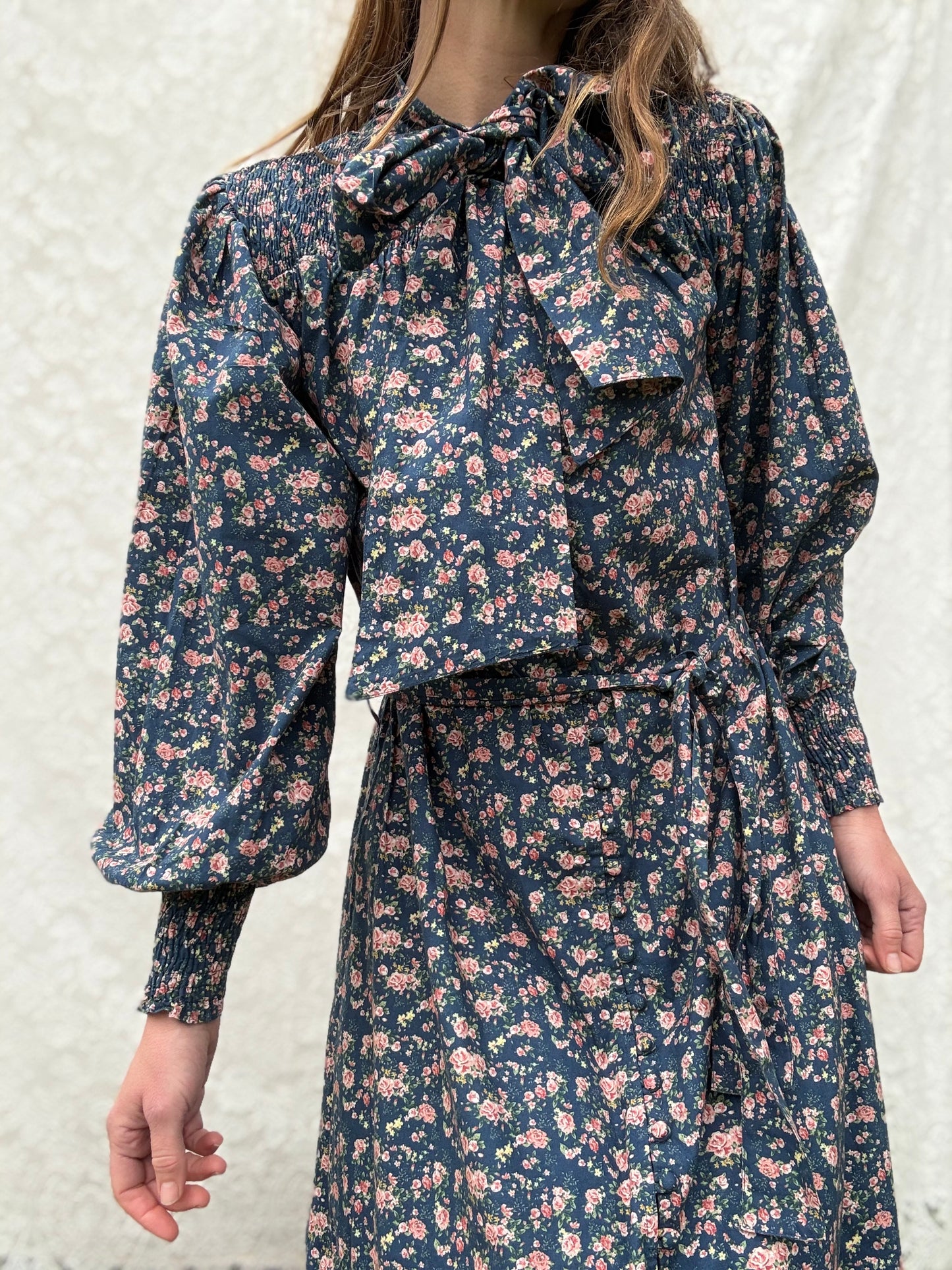PRELOVED 100% RECYCLED COTTON - FLEUR MAXI DRESS PUSSY BOW VINTAGE NAVY FLORAL XS