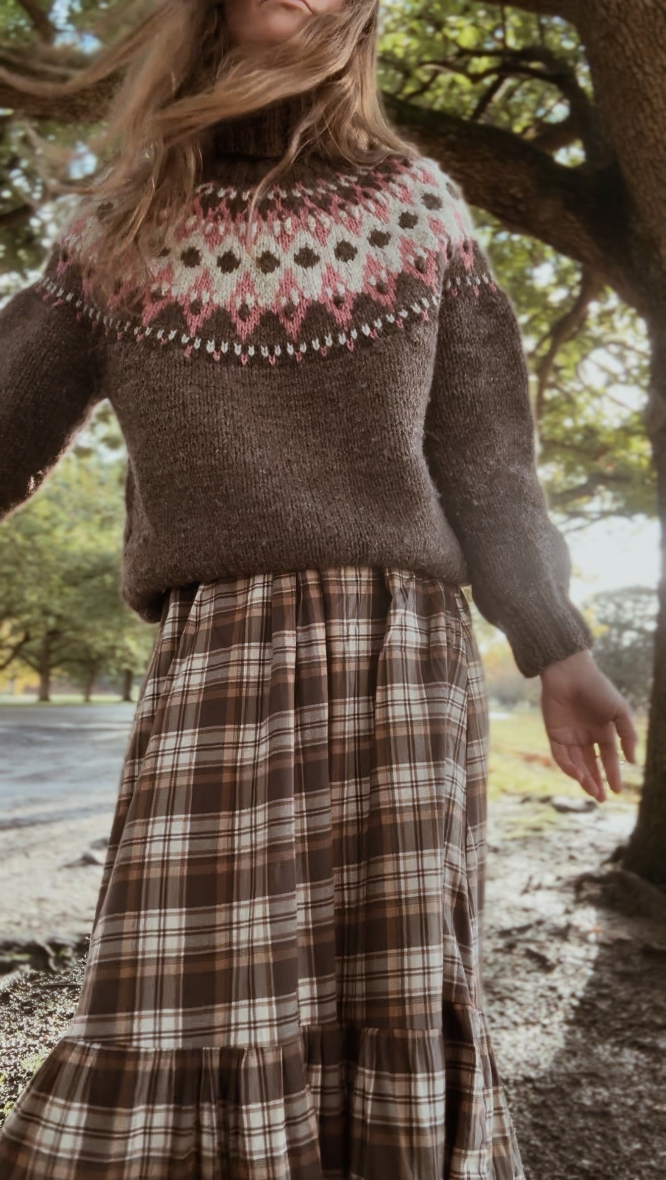 VINTAGE HANDMADE BROWN WOOL FAIRISLE JUMPER S-XL