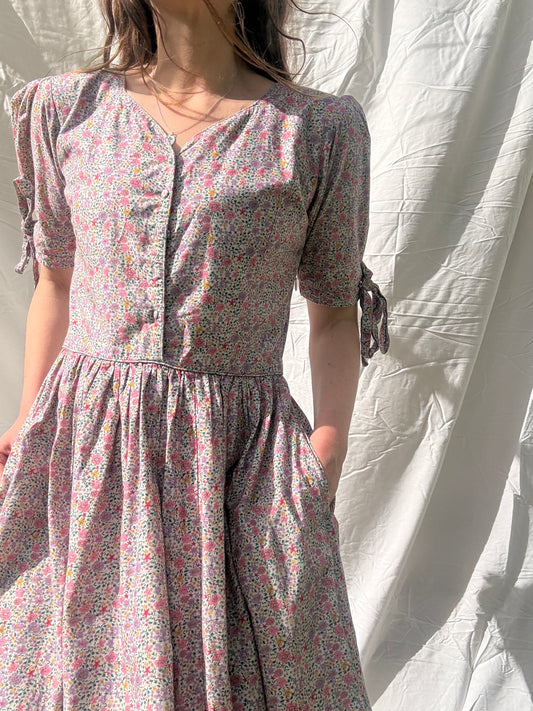 PRELOVED - 100% RECYCLED COTTON - - SOPHIE DRESS LILAC FLORAL SMALL
