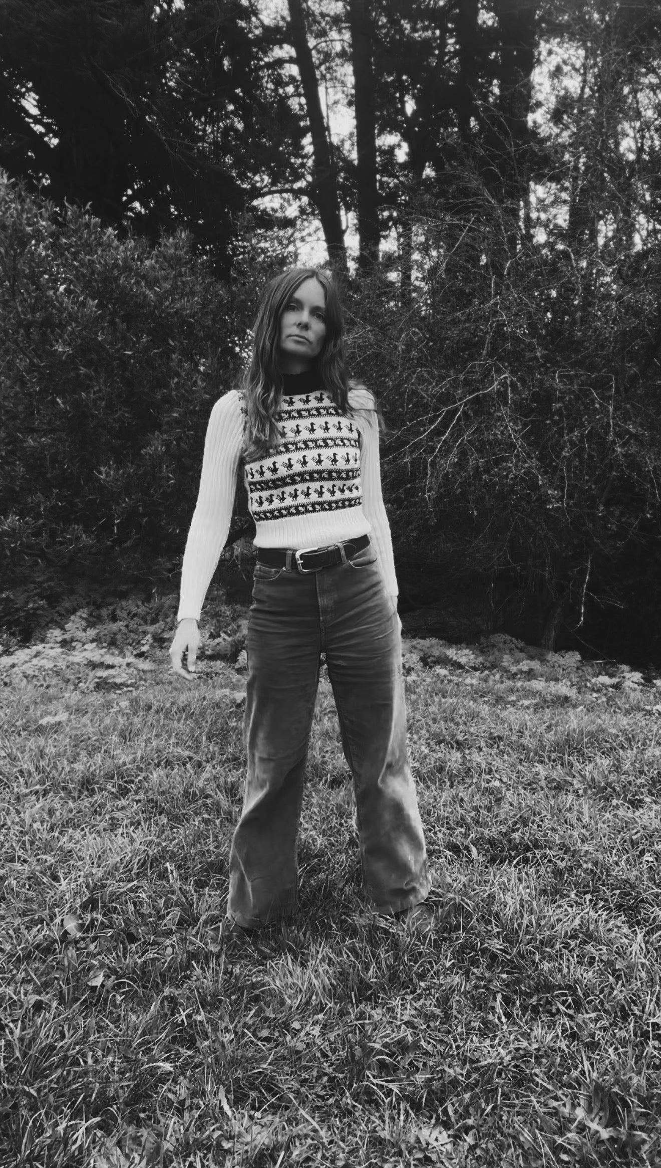 VINTAGE HAND KNIT CROP SWEATER - 1970'S WOOL - XXS