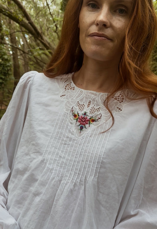 REWORKED WHITE CROSS STITCH EMBROIDERED BLOUSE S-L