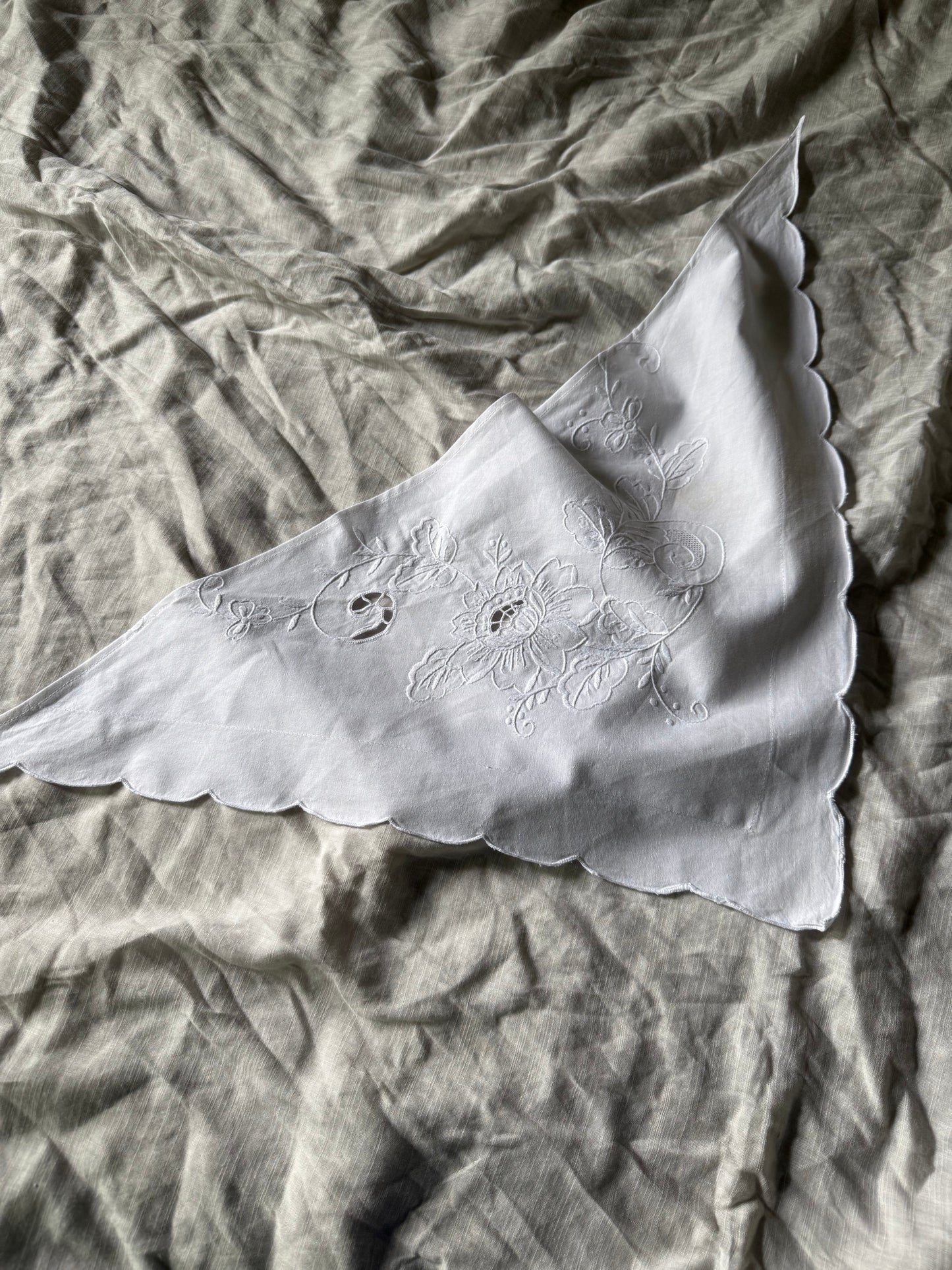 REWORKED - EMBROIDERED FLORAL COTTON HEAD SCARF WHITE