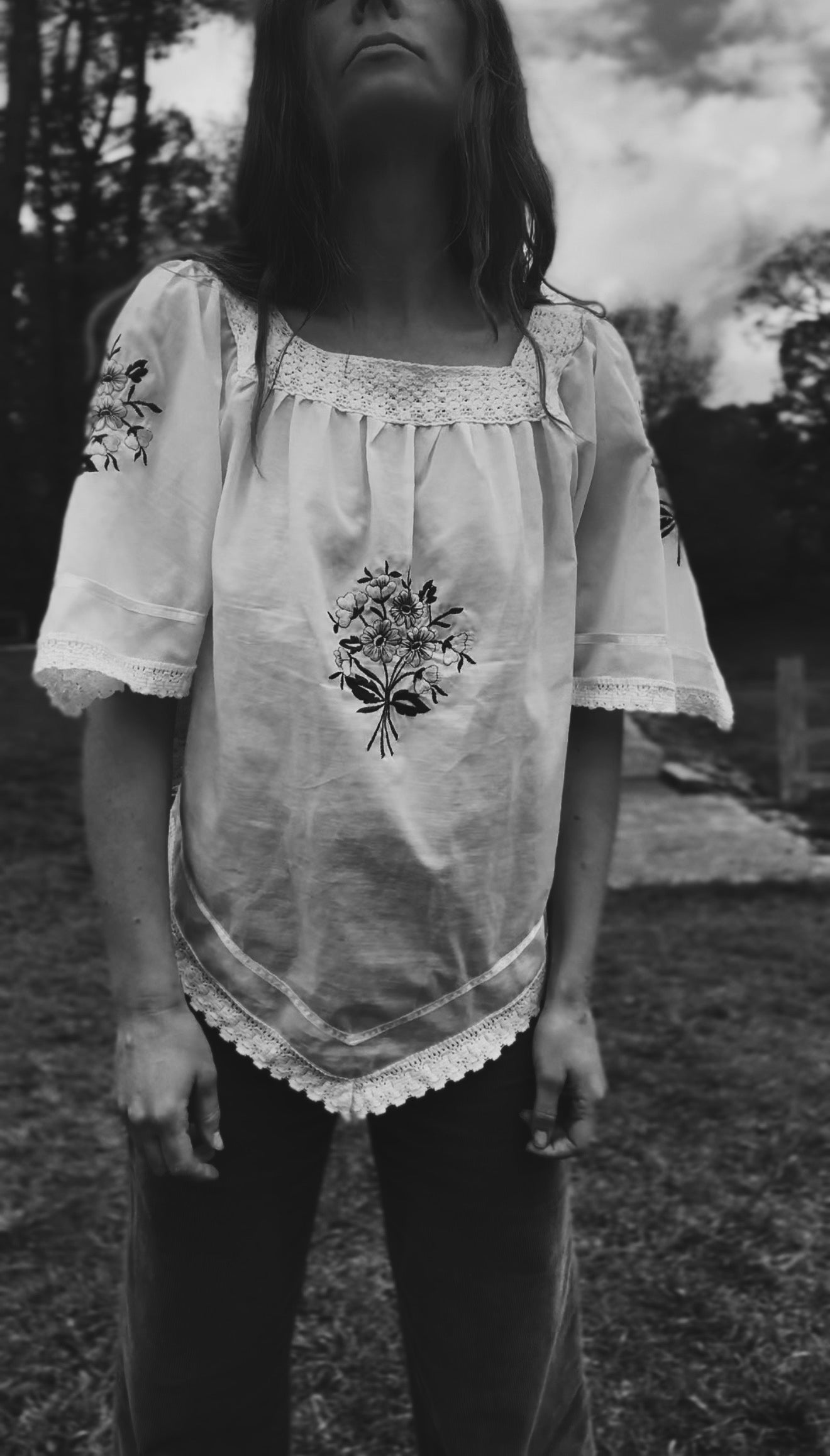 VINTAGE CROCHET TRIM EMBROIDERED BLOUSE XS- S