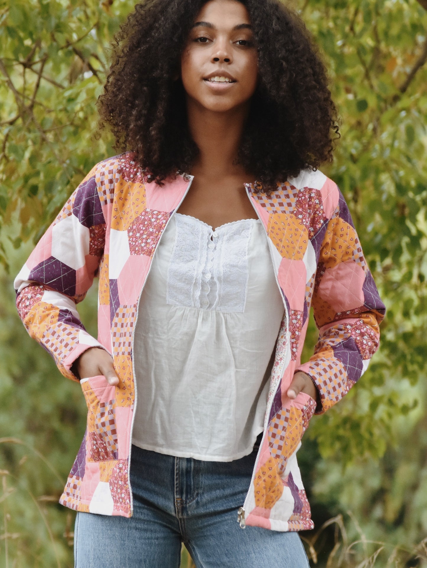100% RECYCLED COTTON - PEMBROKE REVERSIBLE QUILTED JACKET IN HEXIE PATCHWORK PRINT