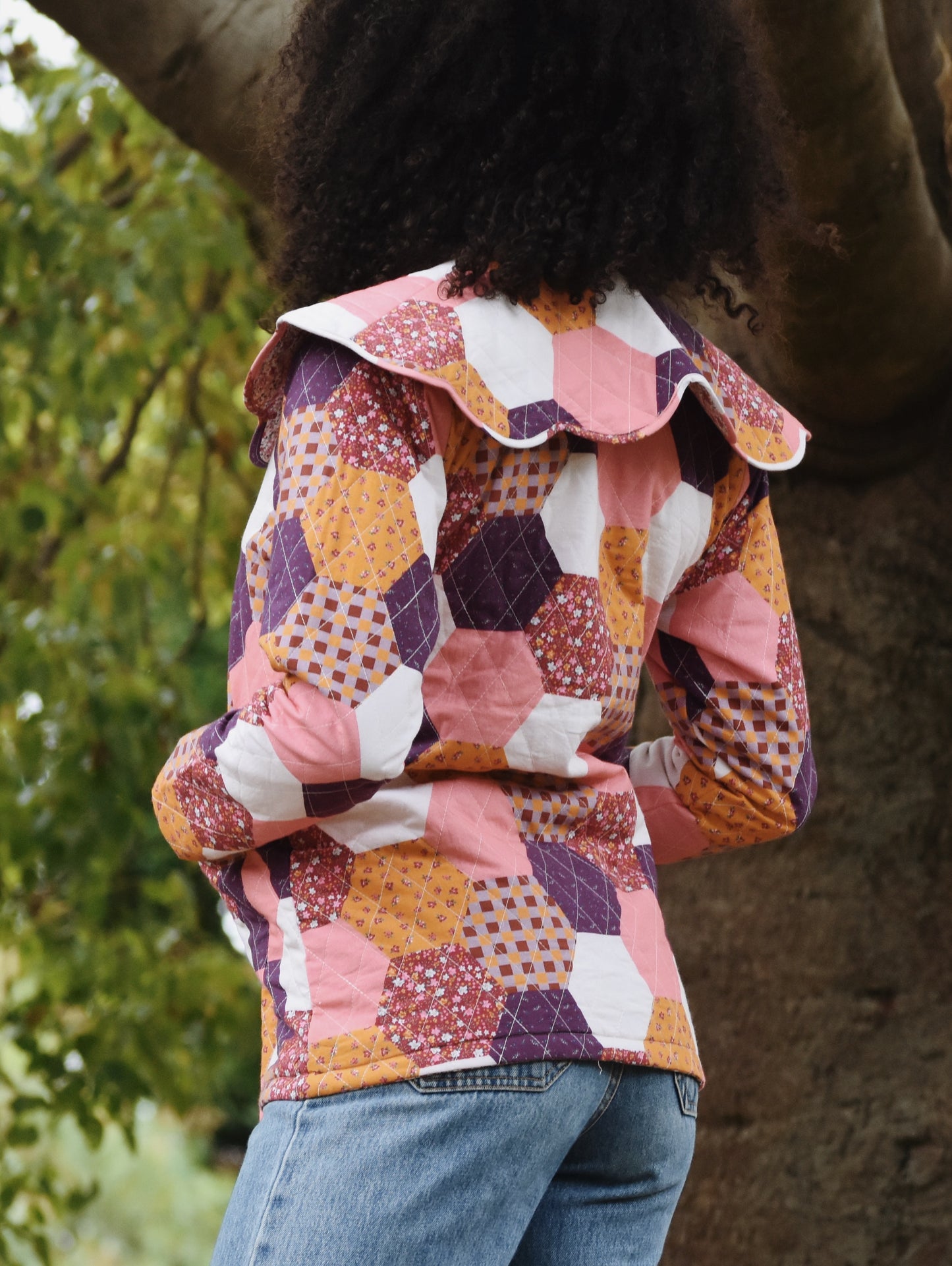 100% RECYCLED COTTON - PEMBROKE REVERSIBLE QUILTED JACKET IN HEXIE PATCHWORK PRINT